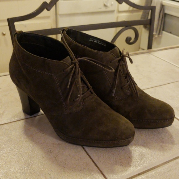 Clarks Shoes - Clark's Artisan Suede Vermont Heeled Boots 7 W EUC